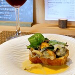 Chic - 鰆のムース パイ包み　キノコとムール貝のソテー