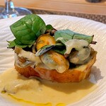 Chic - 鰆のムース パイ包み　キノコとムール貝のソテー