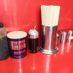 ラーメン二郎 - 卓上調味料