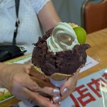 鈴ひろ庵 - 母が食べたあずきソフトクリーム(450円)
