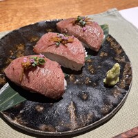 黒毛和牛の炙り寿司【3貫】