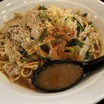 鷹の爪 - 一味、ゴマ、刻みニンニク、山椒でお化粧。