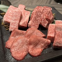 近江うし焼肉 にくTATSU 日本橋室町店 - 