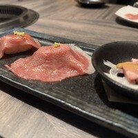 近江うし焼肉 にくTATSU 日本橋室町店 - 