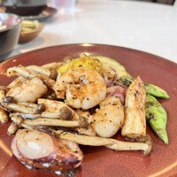 モダンチャイニーズブラッセリ― HALOW - 海老とイカの豆鼓炒め