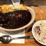 キッチン REST - 到着。
      カツとじカレー。