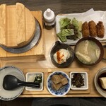 五穀 - 牡蠣フライ定食、これには【わらび餅】がついてきます