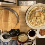 五穀 - 妻の天ぷら盛り定食、五穀には変えず銀シャリで…
