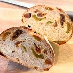 天然こうぼぱん とことこ - パカっ (,,>  <,,)