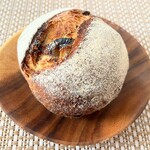 天然こうぼぱん とことこ - いちじくとシャインマスカット 450円