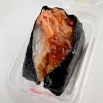 セブンイレブン - 料理写真:旨さ相盛おむすび 紅しゃけとすじこ