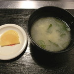 Nampuu - そばめしにはお味噌汁が付いています