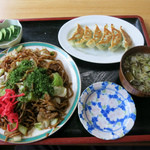 ことぶき食堂 - 焼きそば(420円)+焼き餃子(250円)