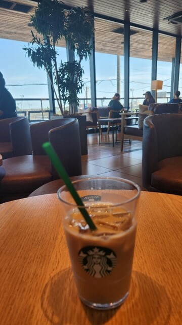 スターバックスコーヒー 釧路鶴見橋店（STARBUCKS COFFEE） - 新富士（カフェ）の写真