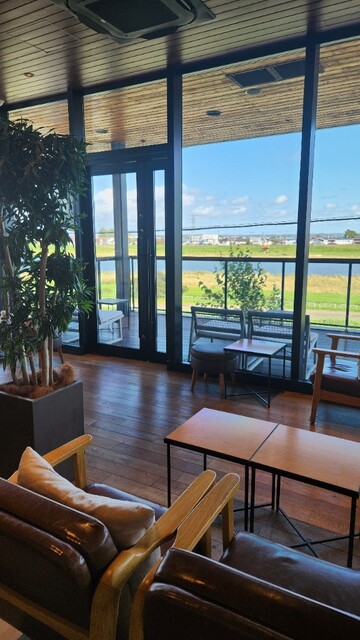 スターバックスコーヒー 釧路鶴見橋店（STARBUCKS COFFEE） - 新富士（カフェ）の写真