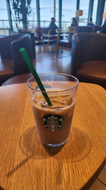 スターバックスコーヒー 釧路鶴見橋店（STARBUCKS COFFEE） - 新富士（カフェ）の写真