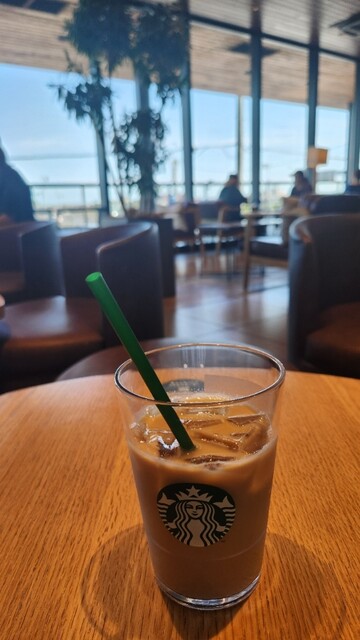スターバックスコーヒー 釧路鶴見橋店（STARBUCKS COFFEE） - 新富士（カフェ）の写真