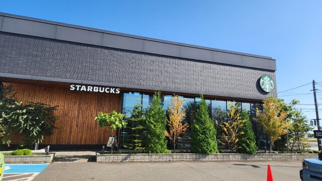 スターバックスコーヒー 釧路鶴見橋店（STARBUCKS COFFEE） - 新富士（カフェ）の写真