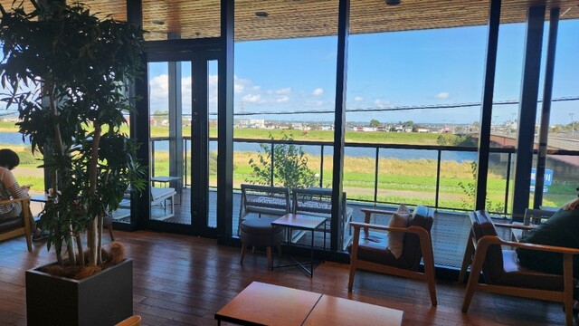 スターバックスコーヒー 釧路鶴見橋店（STARBUCKS COFFEE） - 新富士（カフェ）の写真