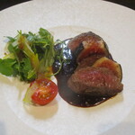 小菜一碟 - 和牛もも肉ステーキとイチジクの桜味噌ソース。