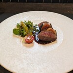 小菜一碟 - 和牛もも肉ステーキとイチジクの桜味噌ソース。