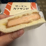 トウベイ - サーモンカツサンド680円