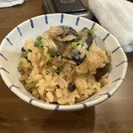 創作屋 港町 - 最後はサンマとキノコの土鍋ご飯をいただいてこの日の食事会は終了です。