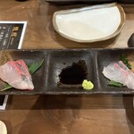 創作屋 港町 - 刺身はブリと鯛の２種盛です。