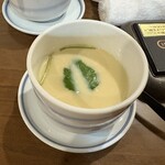 創作屋 港町 - 茶碗蒸しは栗と椎茸、三つ葉の茶碗蒸しです。
