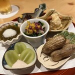 吉祥じ 和こん - 茹で落花生　一度食べると病みつき　奥はタコの柔らか煮付け　歯不要