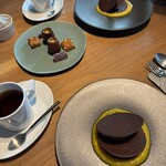 エ・オ ベルナール・ロワゾー・スィニャテュール - 