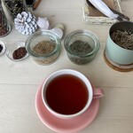 Couleur - いくつかハーブを試飲して今日のコンディションに合ったハーブティを作ってもらいました。