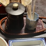 うな菊 - 山椒はミルで挽きます。