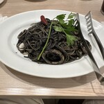 アンジェラ プレイス カフェ - イカ墨パスタ大盛