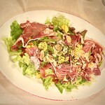 パリのワイン食堂 - 肉肉しいハモンセラーノとチェダーチーズの合わせワザ。うま〜