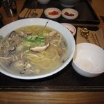 본비빔밥 - 2012年のキノコと牡蠣のカルグクス