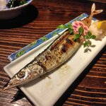 田舎小屋 - 生サンマ焼(大きいです！ワタが日本酒に合う！！)