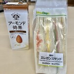 ニューデイズ - 料理写真:復刻!エレガンスサンド、グリコ アーモンド効果 3種のナッツ