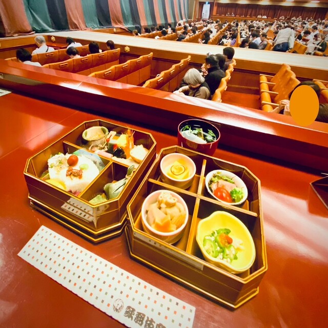 本日も大満足なり】桟敷席でのお楽しみ幕内弁当』by under_szk : 歌舞伎座 桟敷席 （カブキザサジキセキ） - 東銀座/日本料理 ...