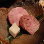 焼き肉 凡 - 厚切り極上タン元