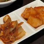 炭火焼肉 にく式 - キムチ