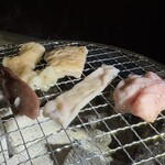 炭火焼肉 にく式 - ホルモン一家　火炙りの刑