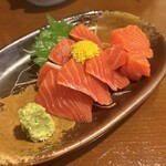 美味 藤 - サーモン刺¥1,100