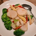 愛群 - ホタテとイカの炒め