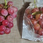 秀果園 - 左;クインニーナ（クイーンニーナ）
                                右;クイーンルージュ™️
                                