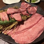 本町肉倶楽部 tongue be - 