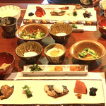 草屋根の宿 龍のひげ - わぁ〜もう〜配膳が〜♡‥豪華〜嬉しいなぁ〜˚✧₊⁎‥早起きして‥お腹すいたよん‥頂きま〜す笑笑‥♡