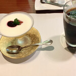 草屋根の宿 龍のひげ - デザートは杏仁豆腐〜と‥希望した‥アイスコーヒー♡‥わぁ〜朝から美味しいご馳走を頂き〜大満足でございます‥˚✧₊⁎