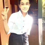 草屋根の宿 龍のひげ - 夕食を担当して頂いた〜ネパールから来られた〜マラさん‥日本に来られて７年で〜配膳の所作があまりにも綺麗で〜話かけてしまいましたぁ〜日本語も完璧❣️上品な言葉遣いに〜うっとり‥情報交換〜楽しかったぁ〜♡‥