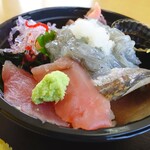 おさかな共和国 えびす丸 - 海鮮生しらす丼